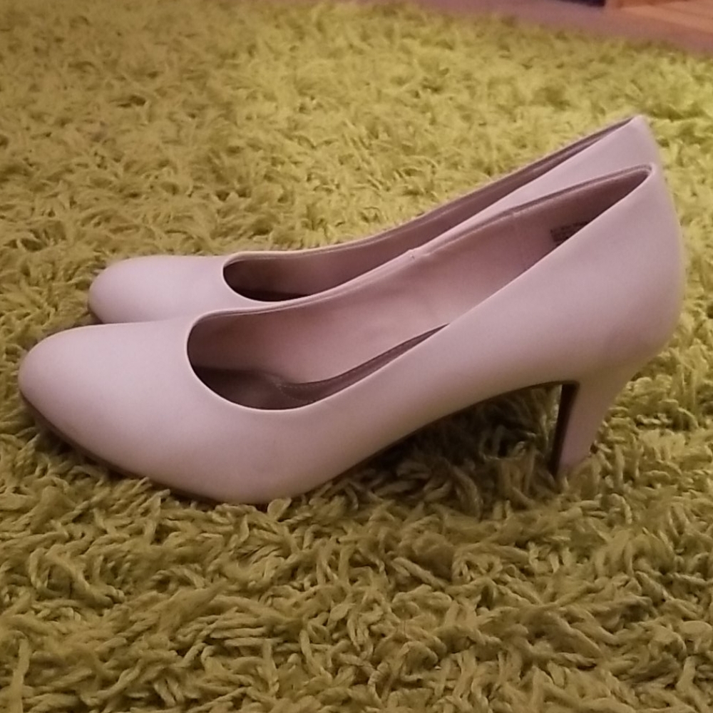 Pumps - Picture 2 of 3